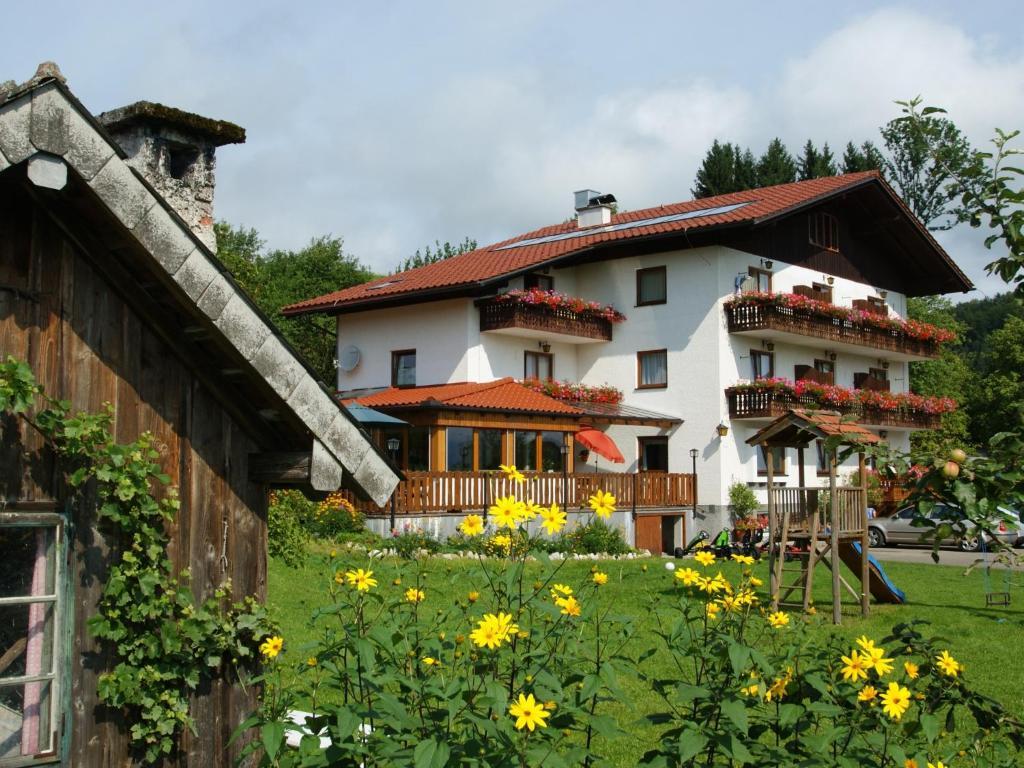 Bauernhof Biobauernhof Nussbaumer Nussdorf am Attersee